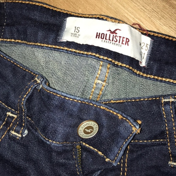 Hollister Jeans (Cropped) - Picture 3 of 4